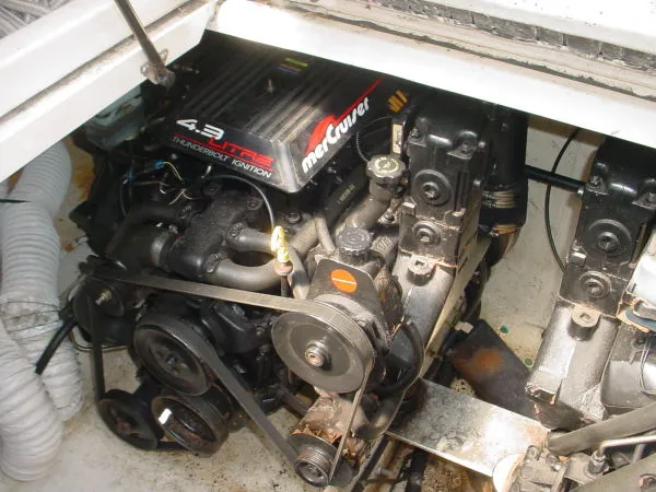 Slide: The Image of Engine compartment of a 1998 Maxum 3000SCR boat with MerCruiser 4.3L engine. - 18