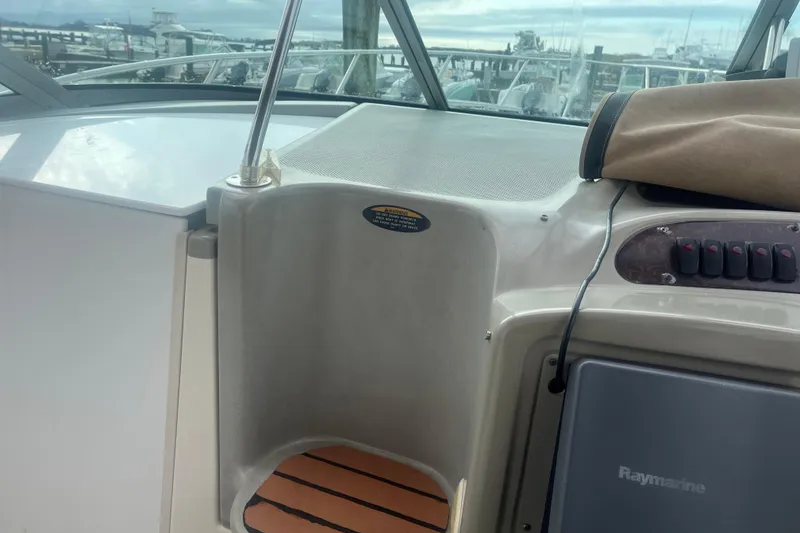 Slide: The Image of 1998 Maxum 3000SCR boat dashboard with Raymarine equipment and control panel. - 29