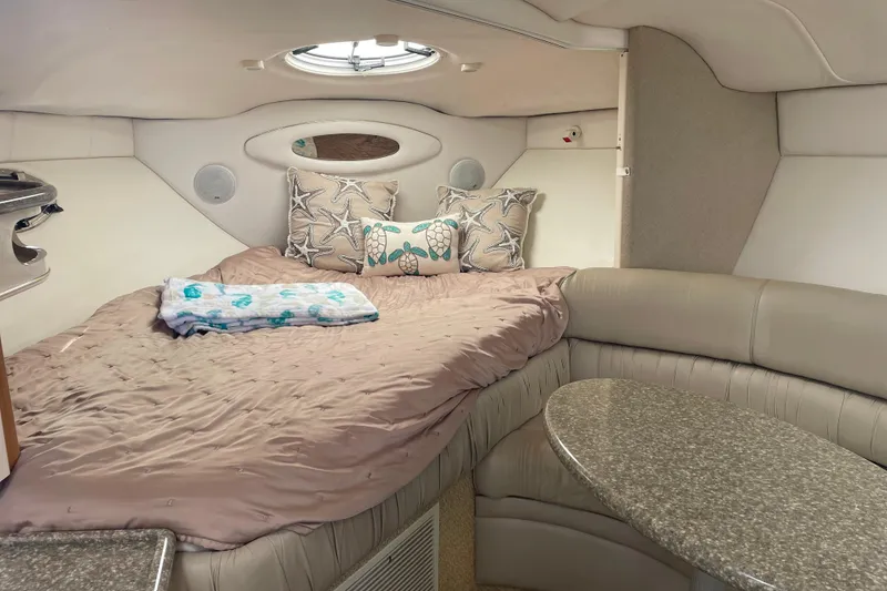 Slide: The Image of 1998 Maxum 3000SCR cabin interior with cozy bed and decorative pillows. - 57