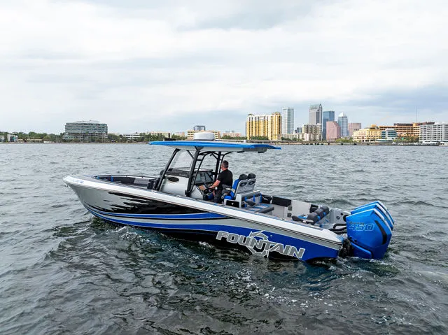 Slide: The Image of Fountain 34 Center Console 2018 - 28
