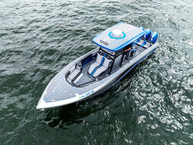 Slide: The Image of Fountain 34 Center Console 2018 - 33