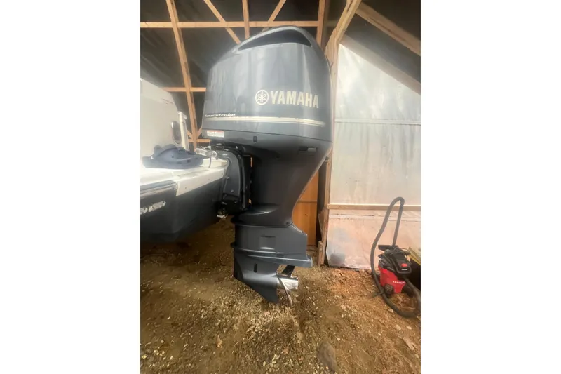 Slide: The Image of Yamaha outboard motor on 2020 Ranger Tugs R-27 Luxury Edition Tug. - 30