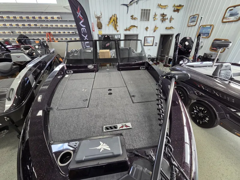 Slide: The Image of Vexus Boats DVX20s 2026 - 11