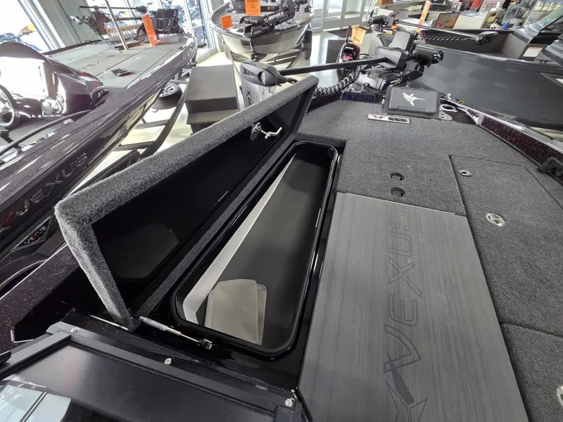Slide: The Image of Vexus Boats DVX20s 2026 - 14