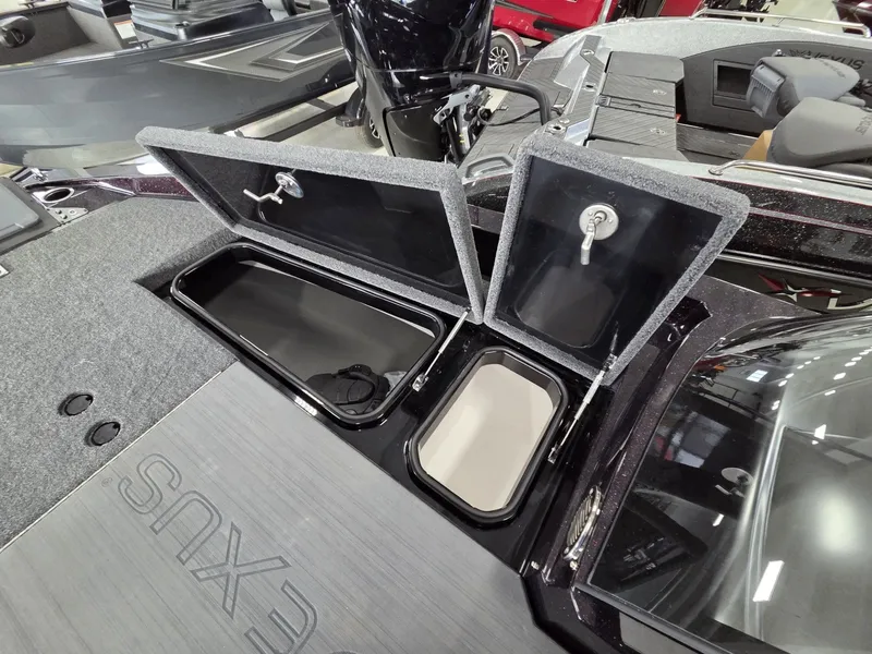 Slide: The Image of Vexus Boats DVX20s 2026 - 15