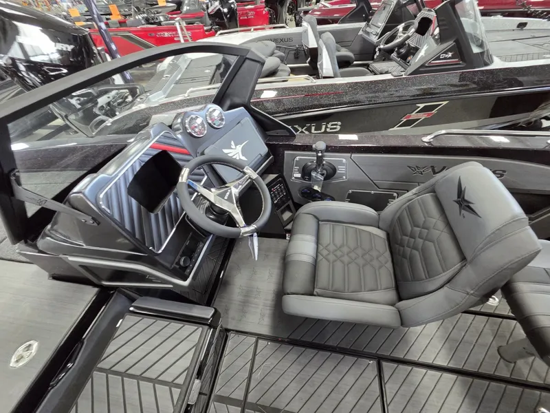 Slide: The Image of Vexus Boats DVX20s 2026 - 18