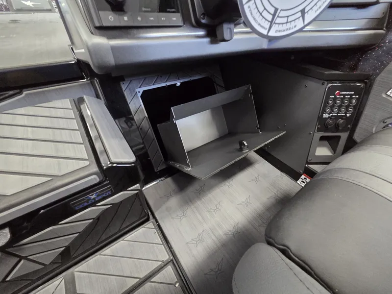 Slide: The Image of Vexus Boats DVX20s 2026 - 24