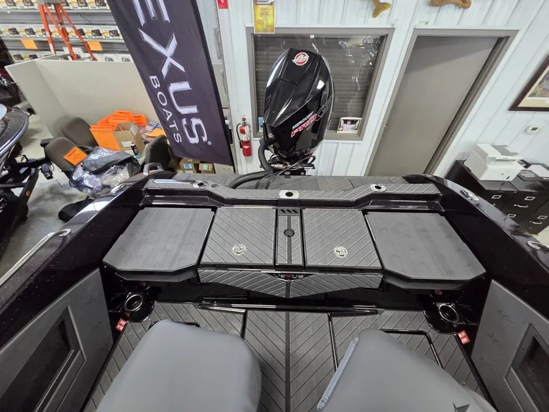 Slide: The Image of Vexus Boats DVX20s 2026 - 32