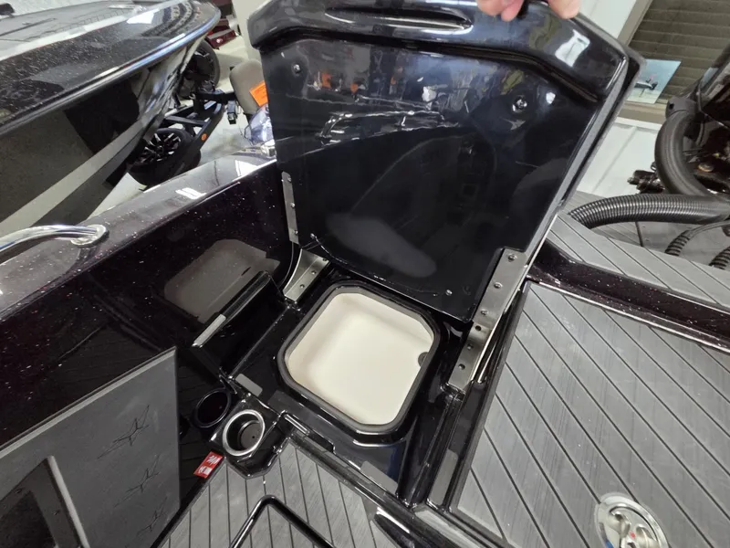 Slide: The Image of Vexus Boats DVX20s 2026 - 37