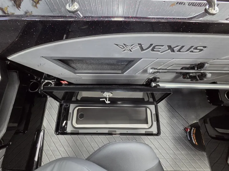 Slide: The Image of Vexus Boats DVX20s 2026 - 42