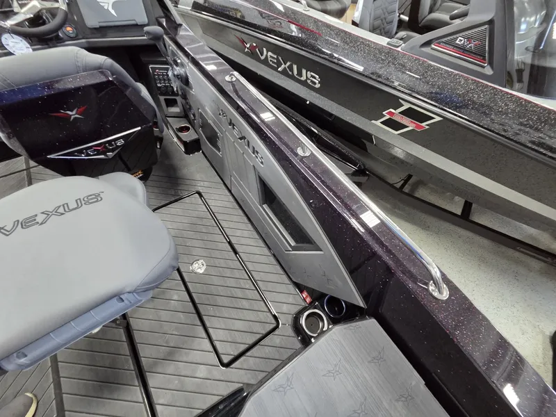 Slide: The Image of Vexus Boats DVX20s 2026 - 43