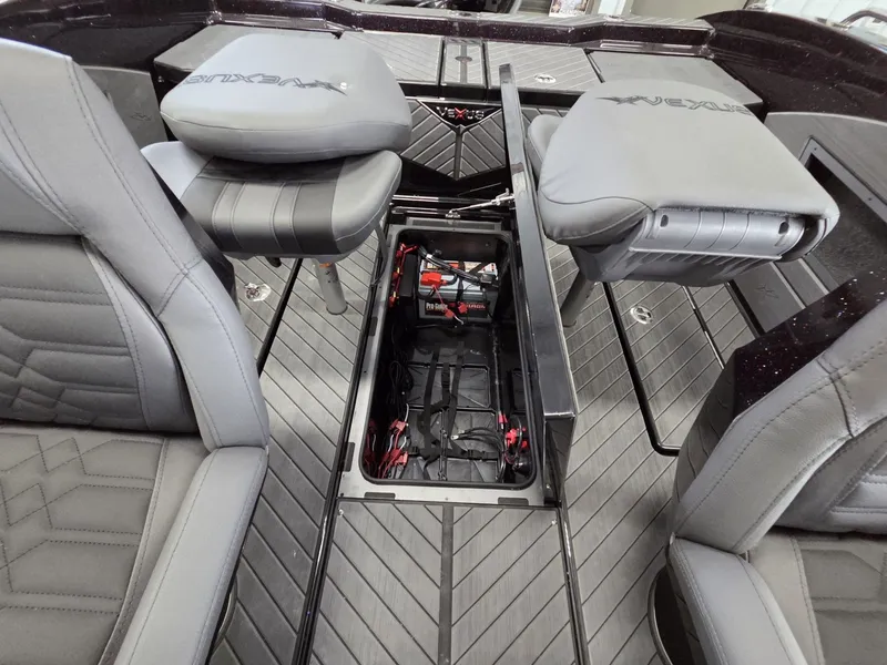 Slide: The Image of Vexus Boats DVX20s 2026 - 45