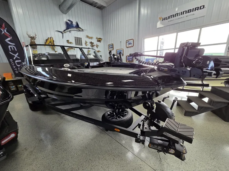 Slide: The Image of Vexus Boats DVX20s 2026 - 5