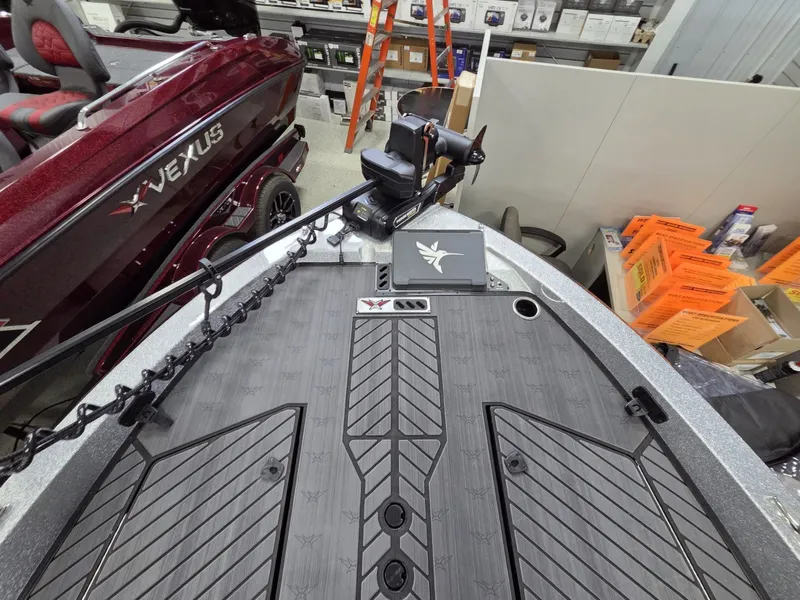 Slide: The Image of Vexus Boats DVX22s 2026 - 14