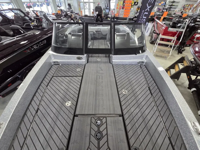 Slide: The Image of Vexus Boats DVX22s 2026 - 16