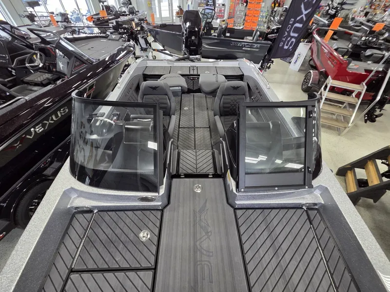 Slide: The Image of Vexus Boats DVX22s 2026 - 17