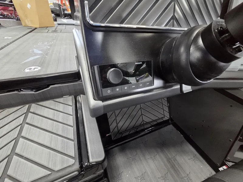 Slide: The Image of Vexus Boats DVX22s 2026 - 22