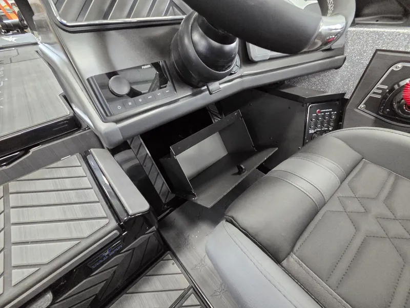 Slide: The Image of Vexus Boats DVX22s 2026 - 23