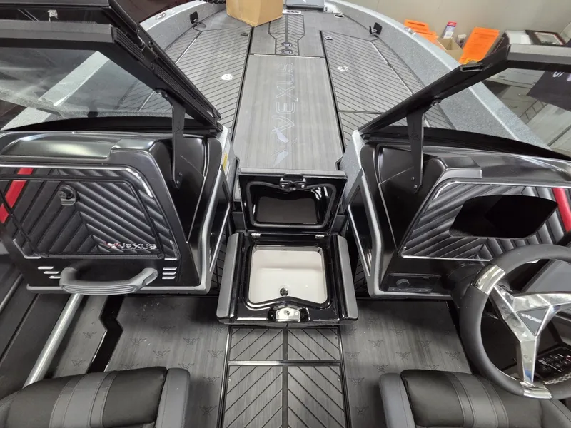 Slide: The Image of Vexus Boats DVX22s 2026 - 25