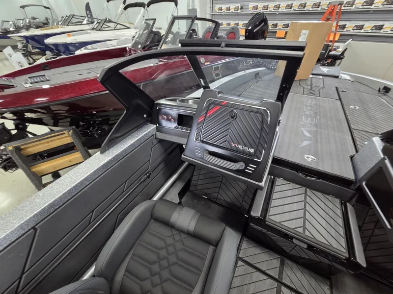Slide: The Image of Vexus Boats DVX22s 2026 - 26