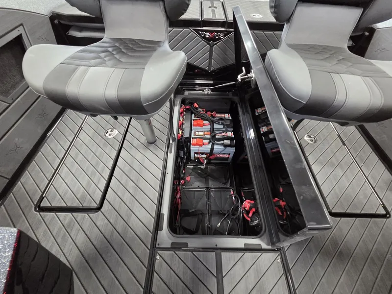 Slide: The Image of Vexus Boats DVX22s 2026 - 30