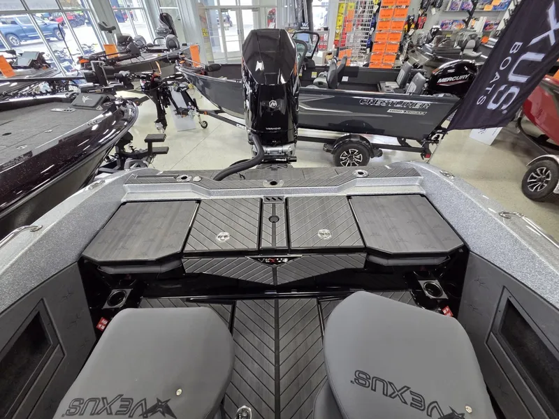 Slide: The Image of Vexus Boats DVX22s 2026 - 31