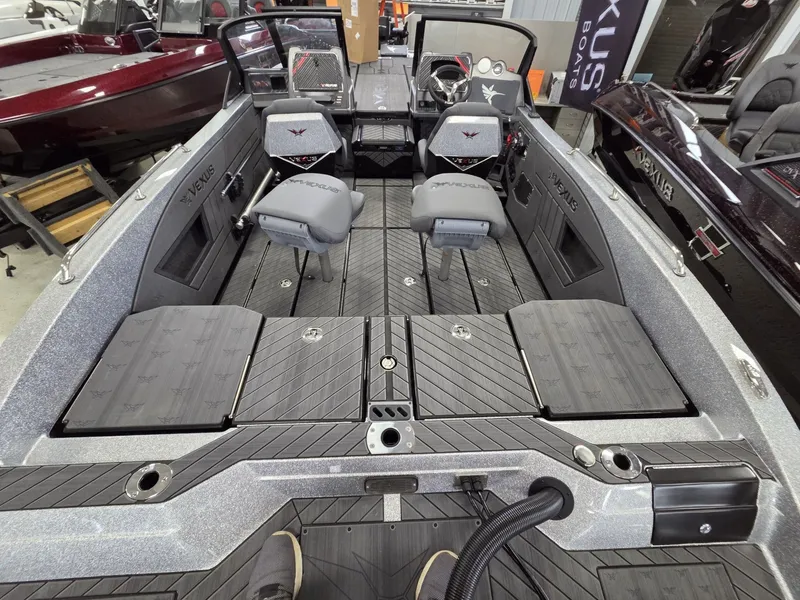 Slide: The Image of Vexus Boats DVX22s 2026 - 37