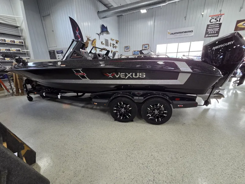 Slide: The Image of Vexus Boats DVX22s 2026 - 4