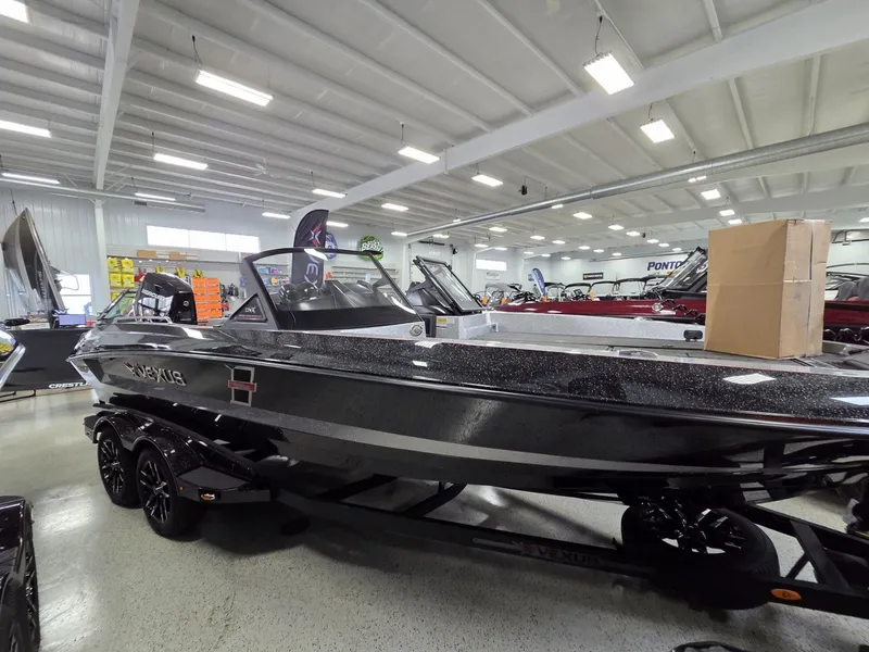 Slide: The Image of Vexus Boats DVX22s 2026 - 5