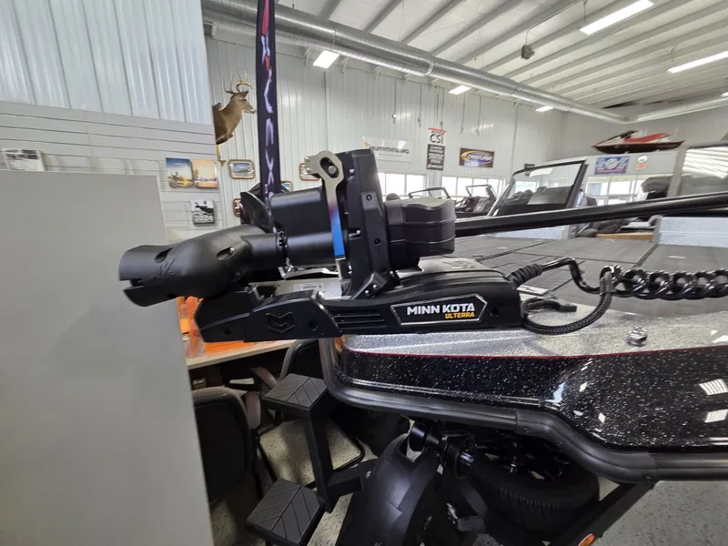 Slide: The Image of Vexus Boats DVX22s 2026 - 8