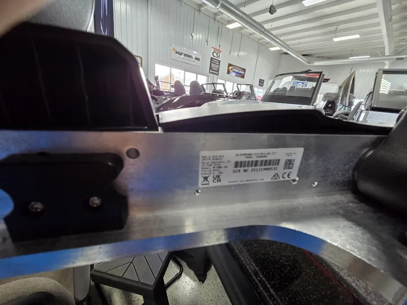 Slide: The Image of Vexus Boats DVX22s 2026 - 9