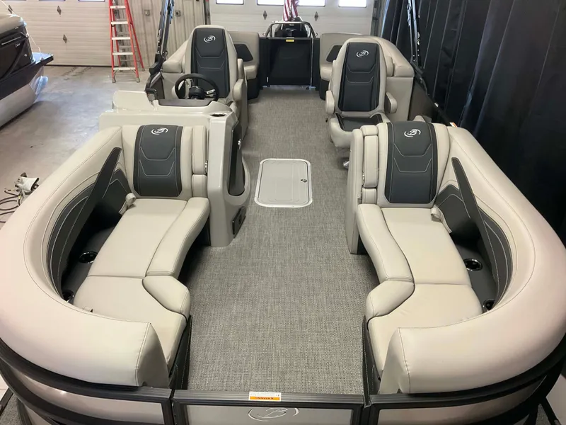 Slide: The Image of Barletta Cabrio 22 QC 2026 - 2