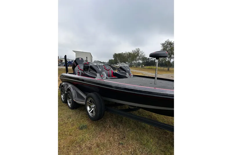 Slide: The Image of 2023 Ranger Z520R Ranger Cup Equipped boat on grassy field. - 0