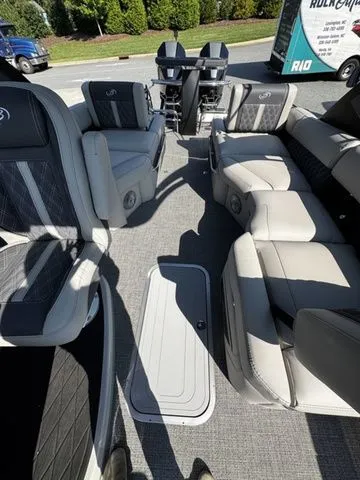 Slide: The Image of 2025 Barletta Lusso L25MAT boat interior with luxurious seating and modern design. - 9