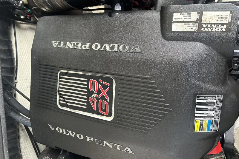 Slide: The Image of Volvo Penta 4.3 GXi engine in 2004 Regal Commodore 2860 boat. - 19