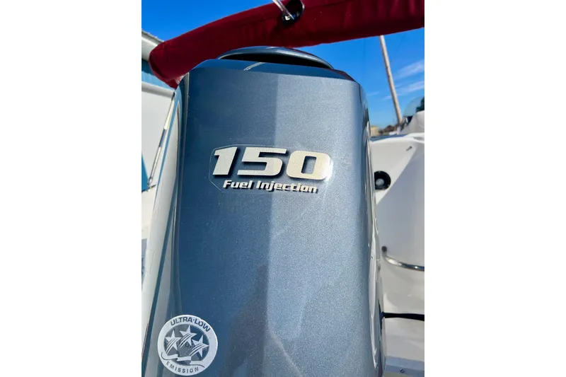 Slide: The Image of 2013 Hurricane SunDeck Sport 220 OB outboard engine, 150 HP fuel injection, ultra-low emission. - 10