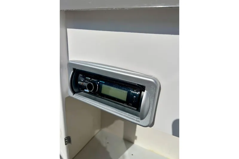 Slide: The Image of 2013 Hurricane SunDeck Sport 220 OB stereo system, featuring a Sony audio unit. - 34