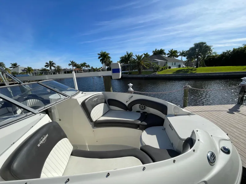 Slide: The Image of Stingray 214 LR 2018 - 10