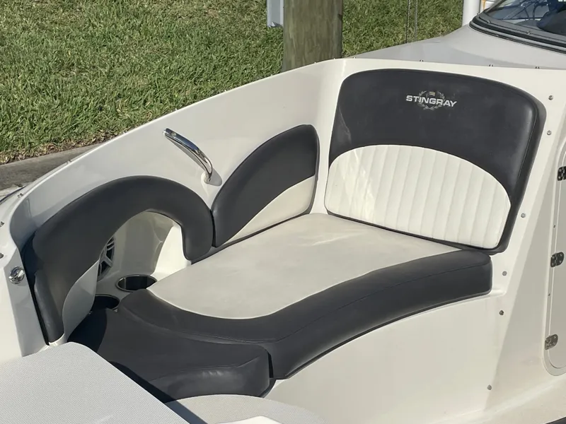 Slide: The Image of Stingray 214 LR 2018 - 15