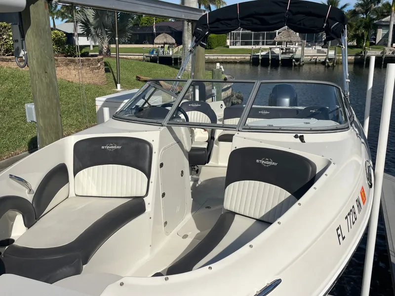 Slide: The Image of Stingray 214 LR 2018 - 16