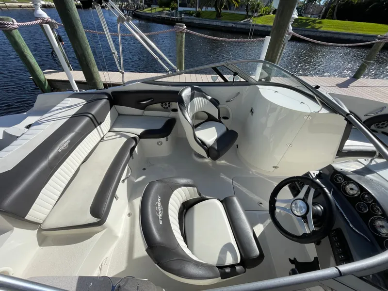 Slide: The Image of Stingray 214 LR 2018 - 17