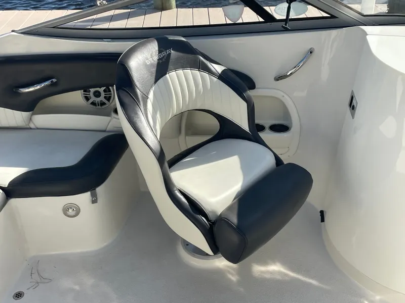 Slide: The Image of Stingray 214 LR 2018 - 19