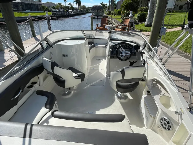 Slide: The Image of Stingray 214 LR 2018 - 23