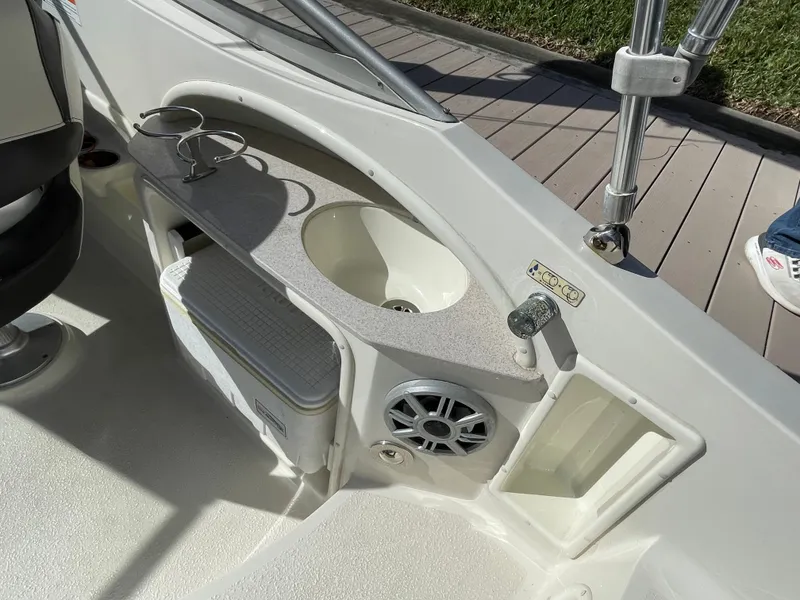 Slide: The Image of Stingray 214 LR 2018 - 24