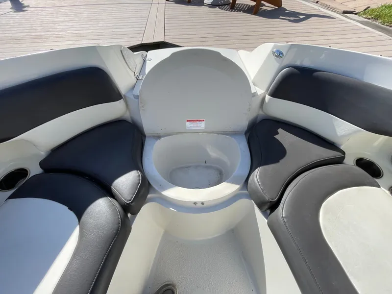 Slide: The Image of Stingray 214 LR 2018 - 32