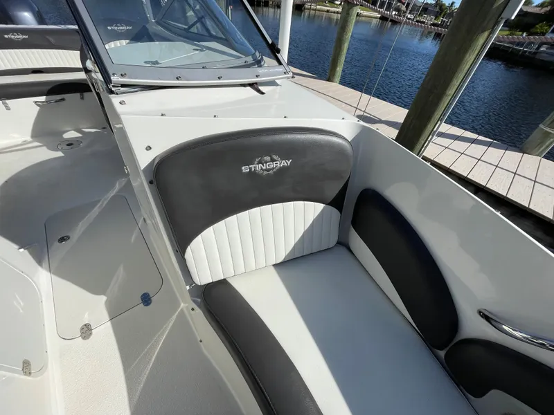 Slide: The Image of Stingray 214 LR 2018 - 35