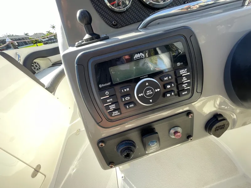 Slide: The Image of Stingray 214 LR 2018 - 40