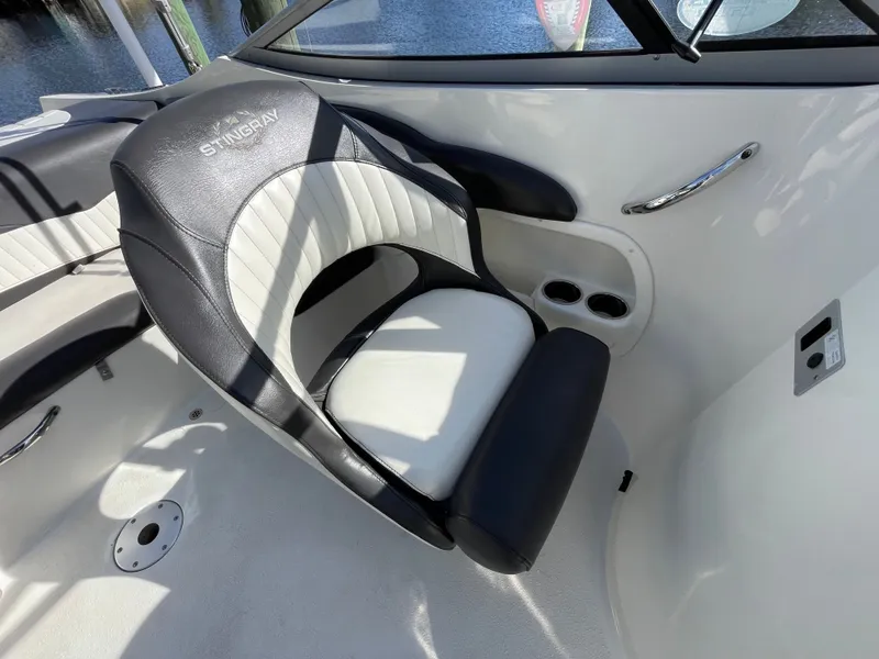 Slide: The Image of Stingray 214 LR 2018 - 45