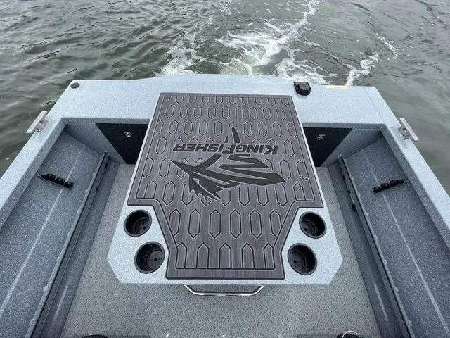 Slide: The Image of Kingfisher 2175 Extreme Shallow 6.2L 2026 - 12