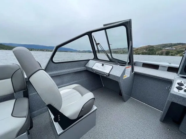 Slide: The Image of Kingfisher 2175 Extreme Shallow 6.2L 2026 - 8